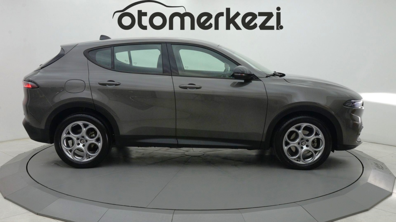 ALFA ROMEO TONALE 4
